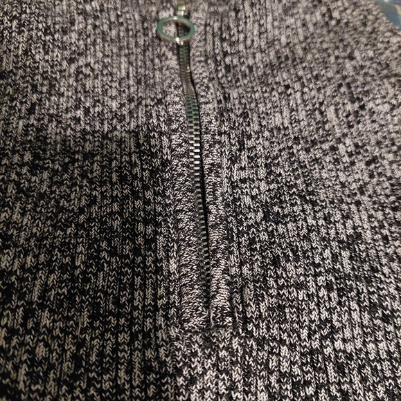 Gray Knit Crop Top with zipper (part of set) - Picture 3 of 4